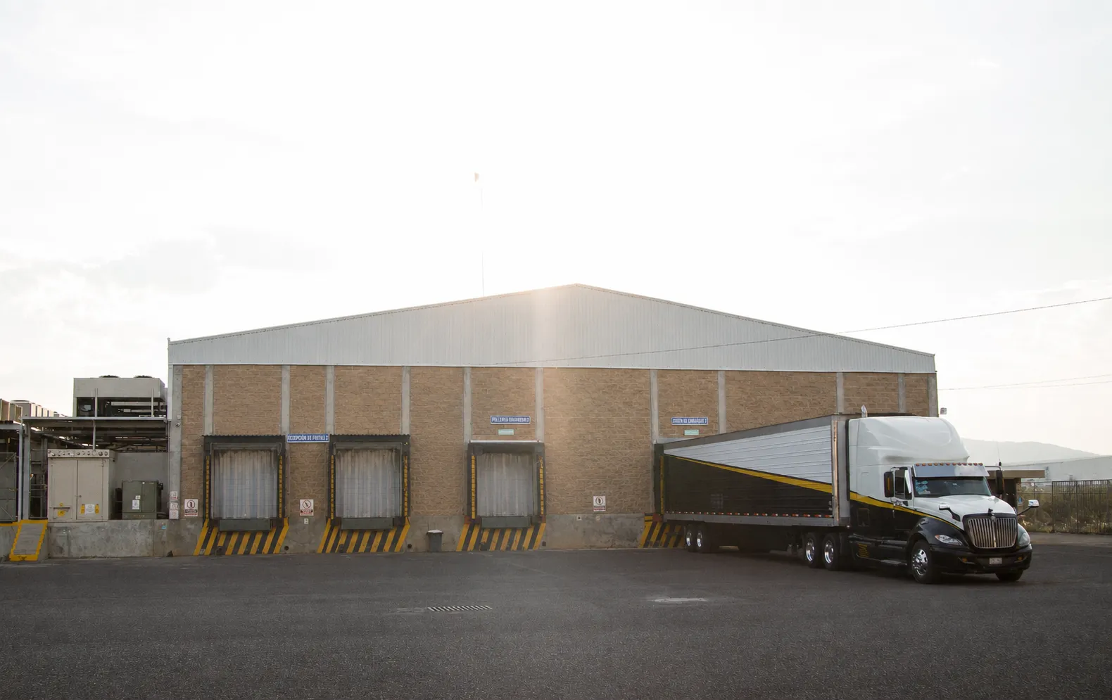 Refrigerated trailer docked at a Bonum loading bay.